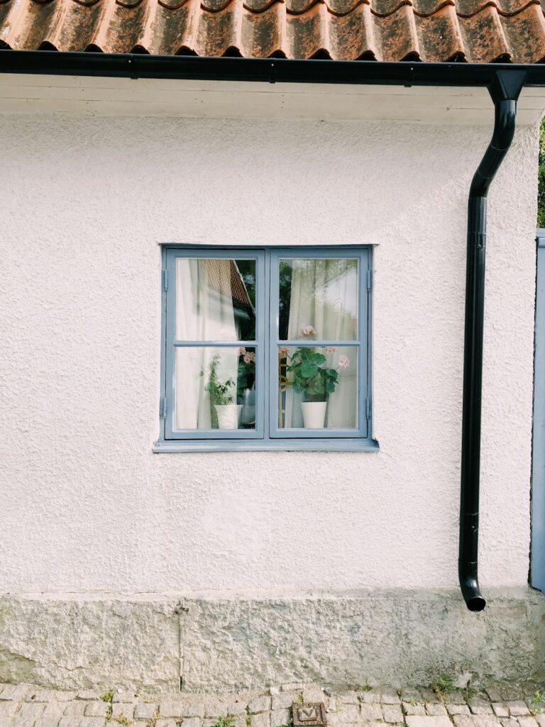 Fenêtre en bois blanche