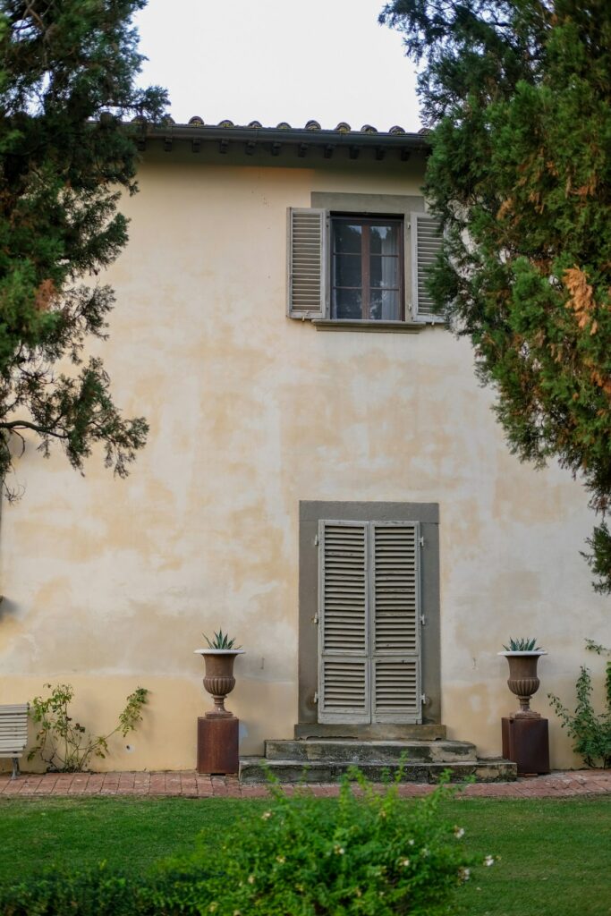 Façade de maison avec volets - Axio Menuiserie Chambéry